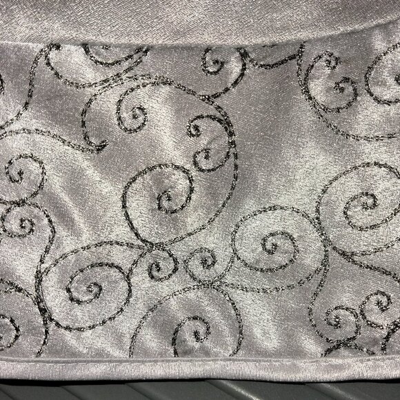 New Silver Beaded/Sequined Snowflake Tree Skirt - Picture 7 of 12